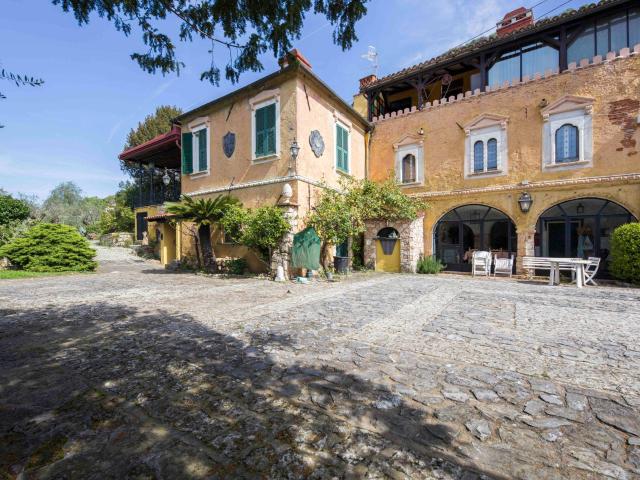 Villa in vendita a Finale Ligure, Perti
