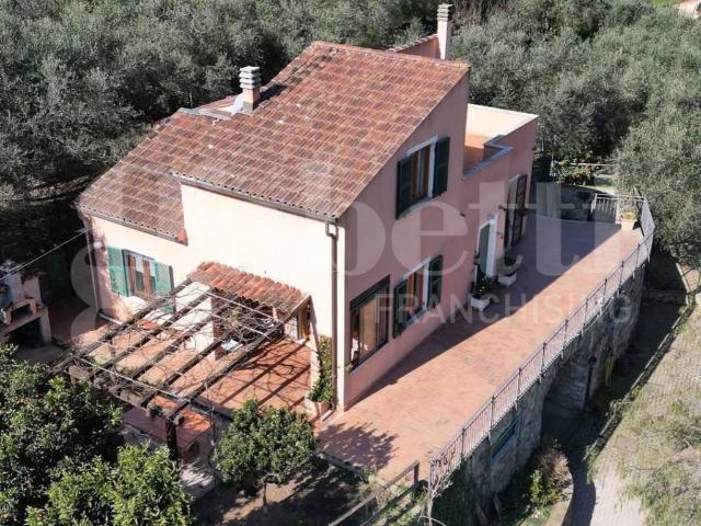 Villa in vendita a Finale Ligure SV