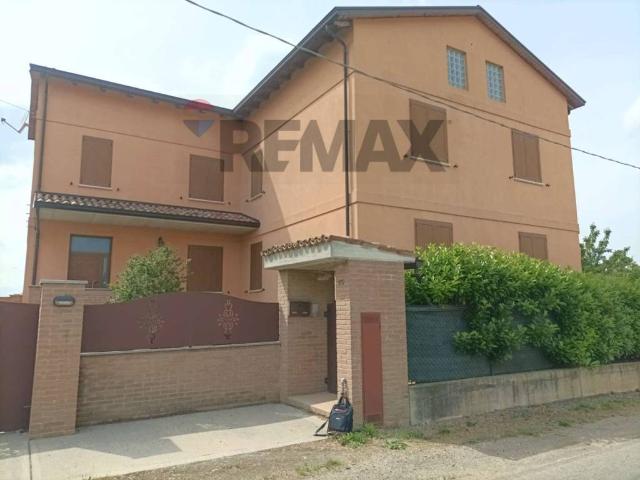Villa in vendita a Fiorenzuola d'Arda PC
