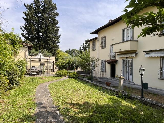 VILLA in VENDITA a FIRENZE SAN DOMENICO / SETTIGNANO di 9 vani