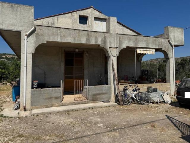 Villa in vendita a Floridia SR