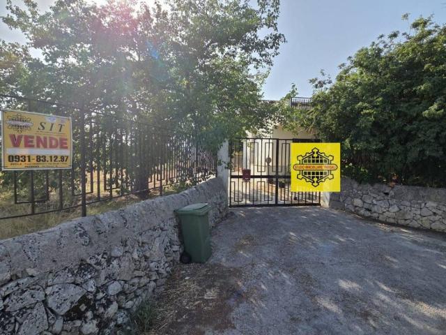 Villa in vendita a Floridia SR