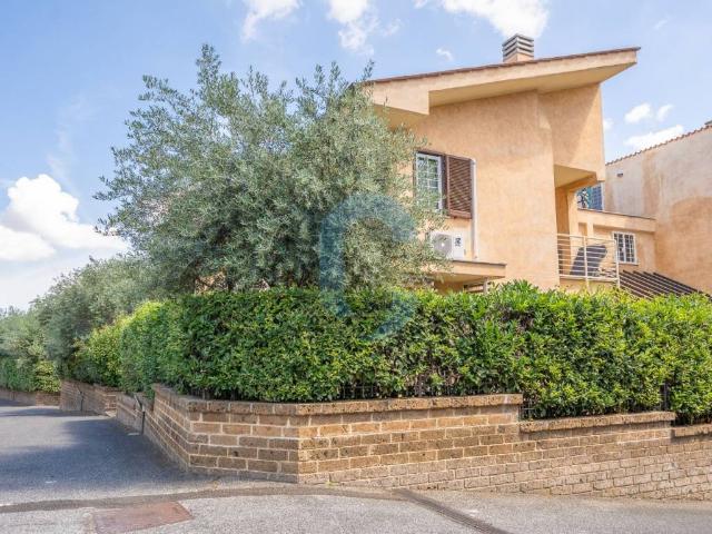 Villa in vendita a Frascati RM
