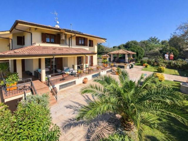 Villa in vendita a Frascati RM