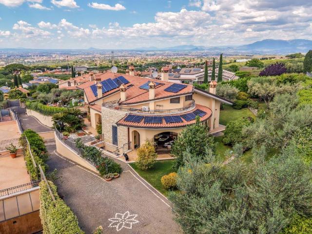 Villa in vendita a Frascati RM