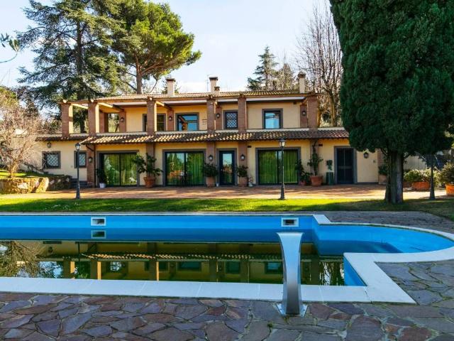 Villa in vendita a Frascati RM