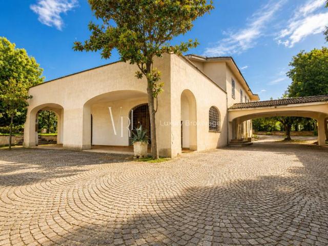 Villa in vendita a Frascati RM