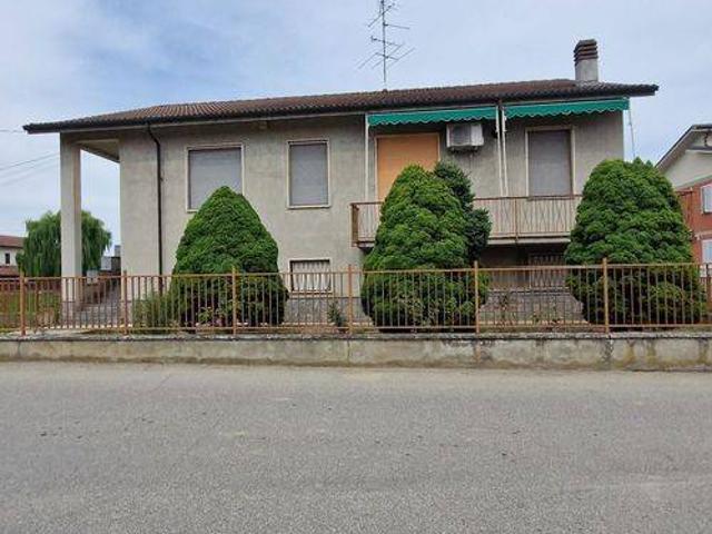 Villa in vendita a Frassineto Po AL