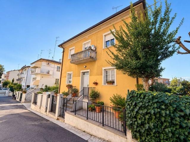 Villa in vendita a Imola BO