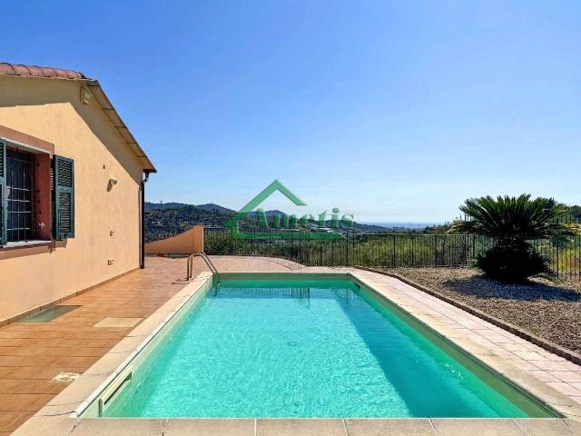 Villa in vendita a Imperia, Porto Maurizio periferia