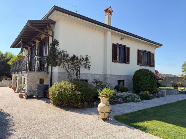 Villa in vendita a Inveruno MI