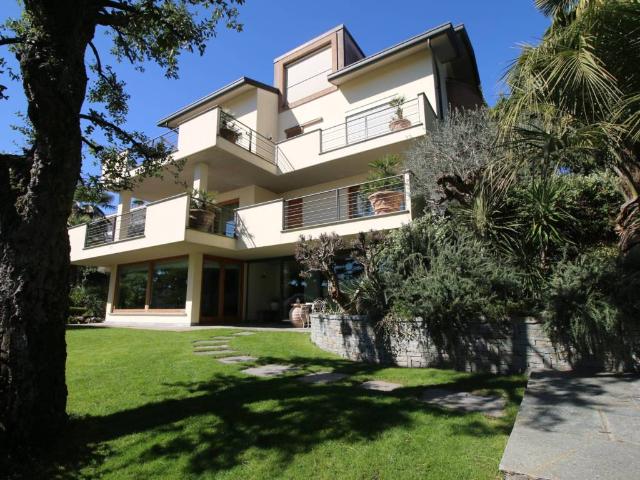 Villa in vendita a Inverigo CO