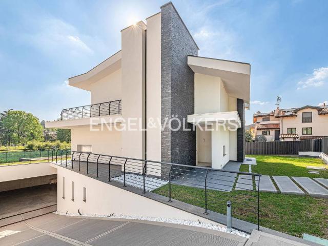 Villa in vendita a Inverigo CO
