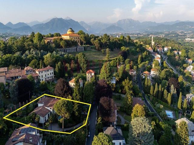 Villa in vendita a Inverigo CO