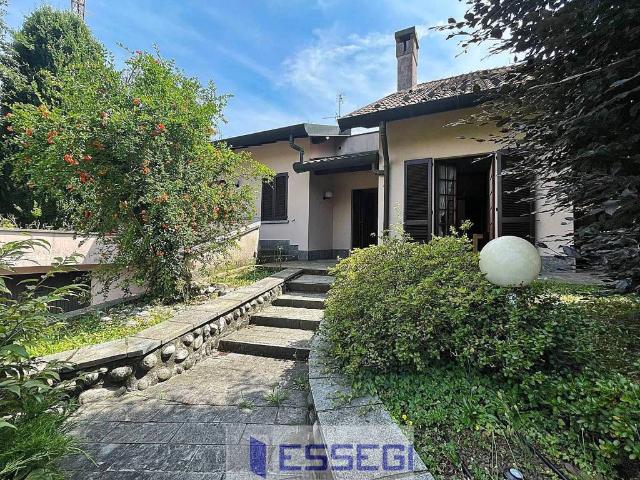 Villa in vendita a Inverigo CO