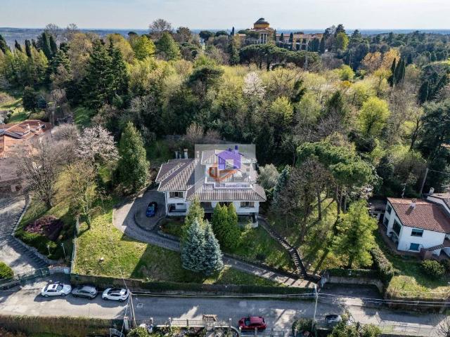 Villa in vendita a Inverigo CO