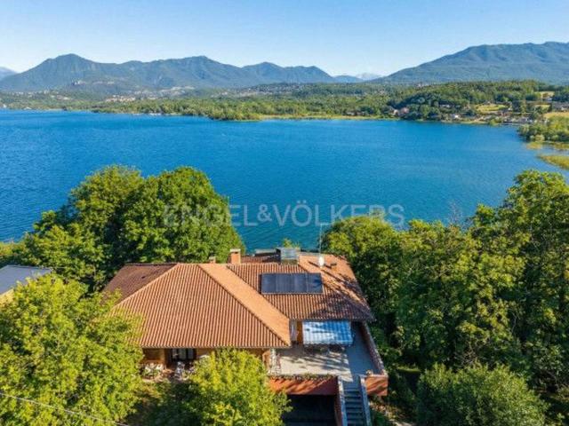 Villa in vendita a Ispra