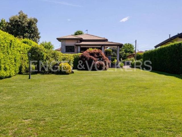 Villa in vendita a Ispra