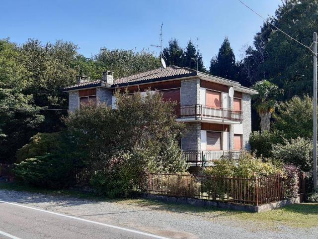 Villa in vendita a Ispra VA