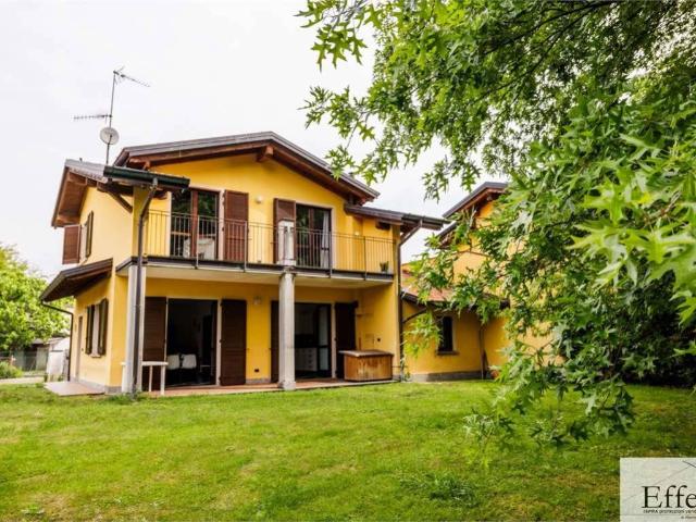 Villa in vendita a Ispra VA
