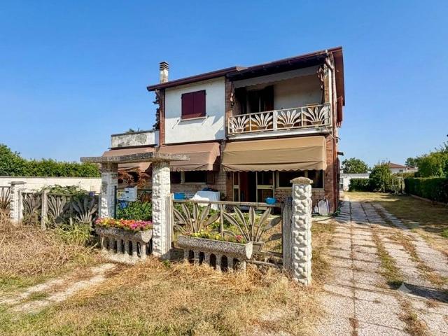 Villa in vendita a Jolanda di Savoia FE