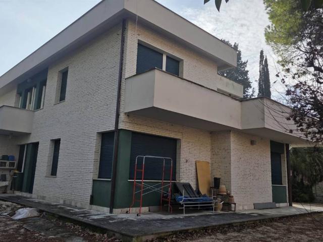 Villa in vendita a Jesi AN