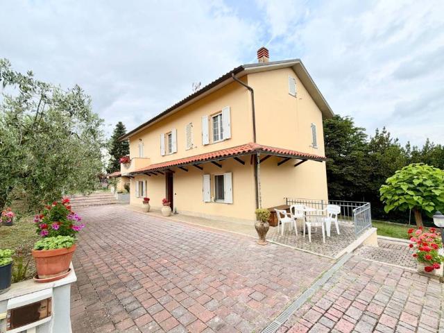 Villa in vendita a Jesi AN