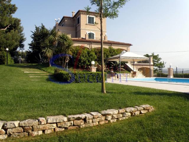 Villa in vendita a Offida 600m² Offida