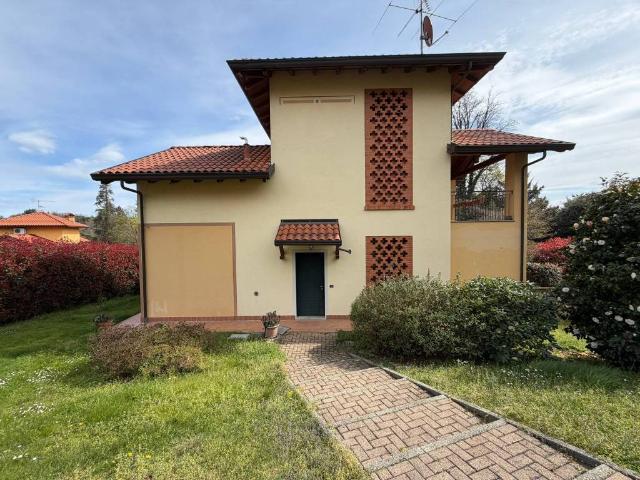 Villa in vendita a Oleggio Castello NO