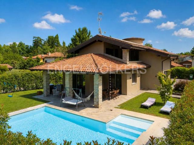 Villa in vendita a Arona NO