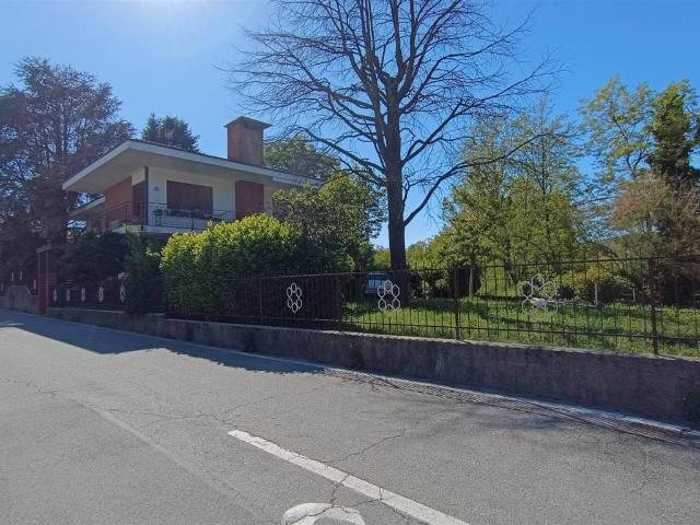 Villa in vendita a Oleggio Castello NO