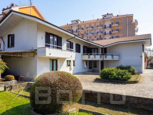 Villa in vendita a Oleggio NO