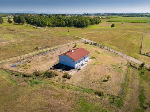 Villa in vendita a Oleggio NO