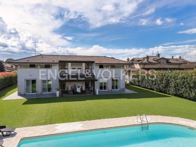 Villa in vendita a Oleggio NO