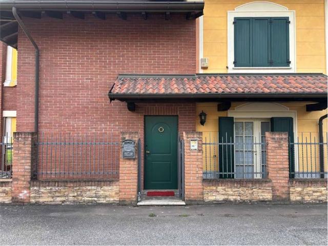 Villa in vendita a Oleggio NO