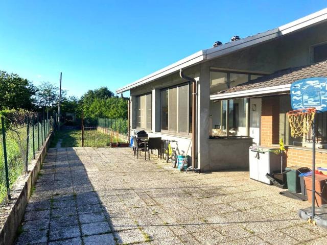 Villa in vendita a Oleggio NO