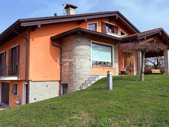 Villa in vendita a Oleggio NO