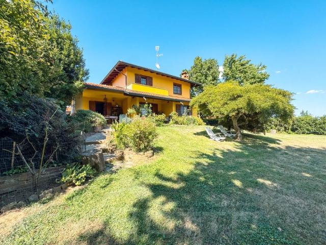 Villa in vendita a Oleggio NO