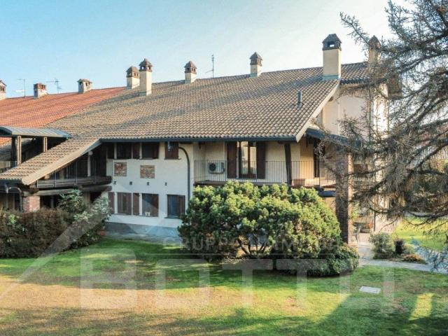 Villa in vendita a Oleggio NO