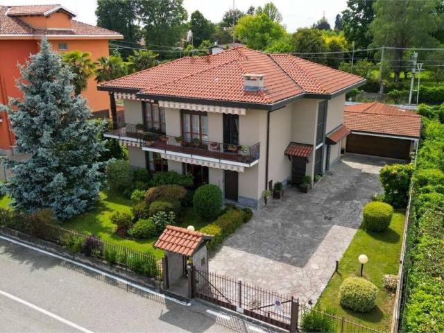Villa in vendita a Oleggio NO