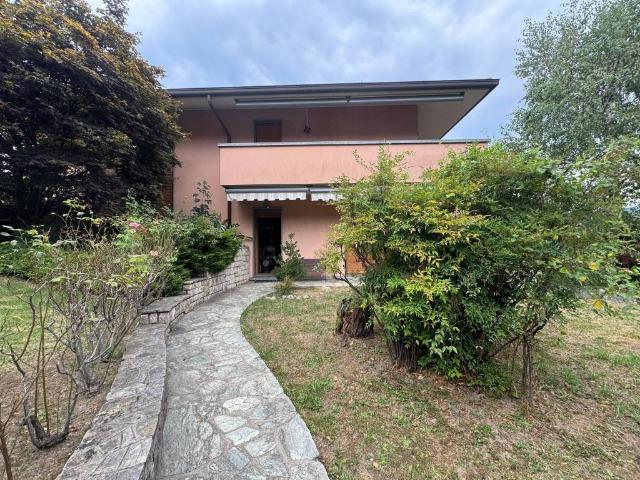 Villa in vendita a Olginate LC
