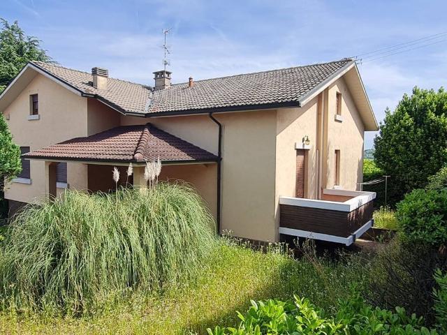 Villa in vendita a Oliva Gessi PV