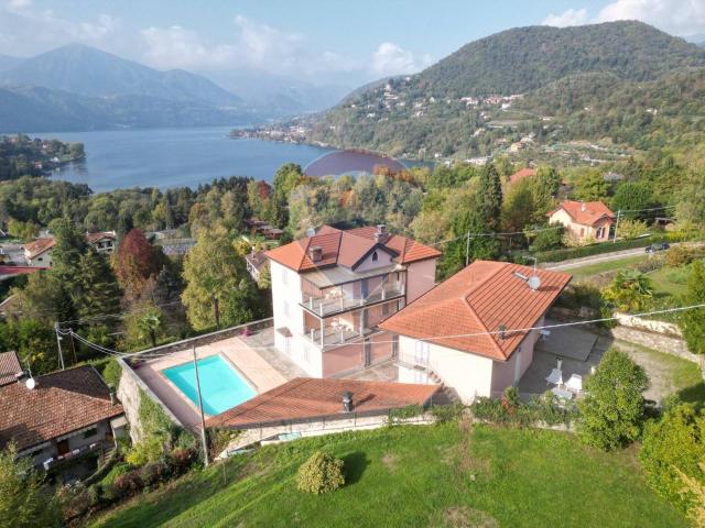 Villa in vendita a Orta San Giulio