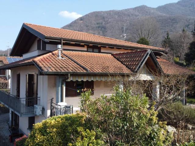 Villa in vendita a Orino VA