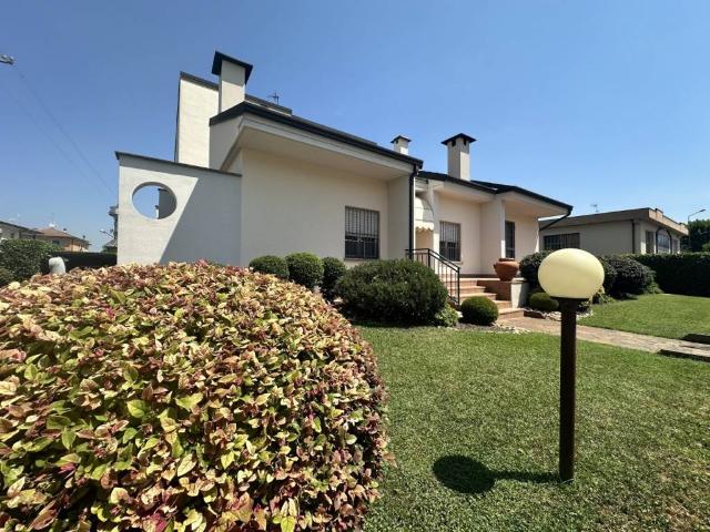 Villa in vendita a Ostiano CR