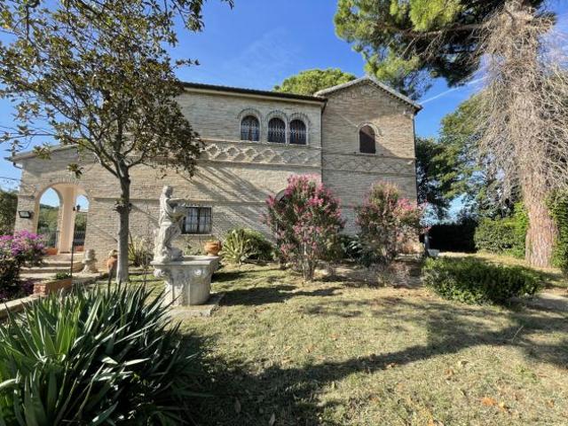 Villa in vendita a Osimo