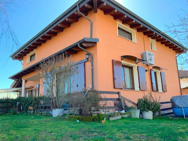 Villa in vendita a Ottobiano PV