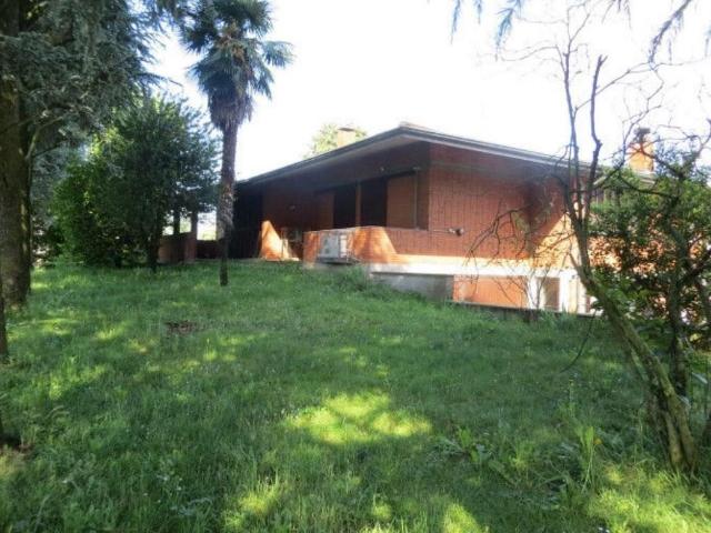 Villa in vendita a Ozzero