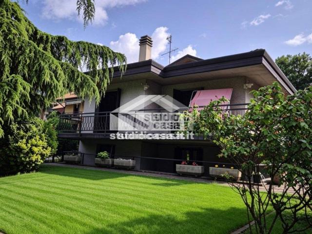 Villa in vendita a Lovere BG