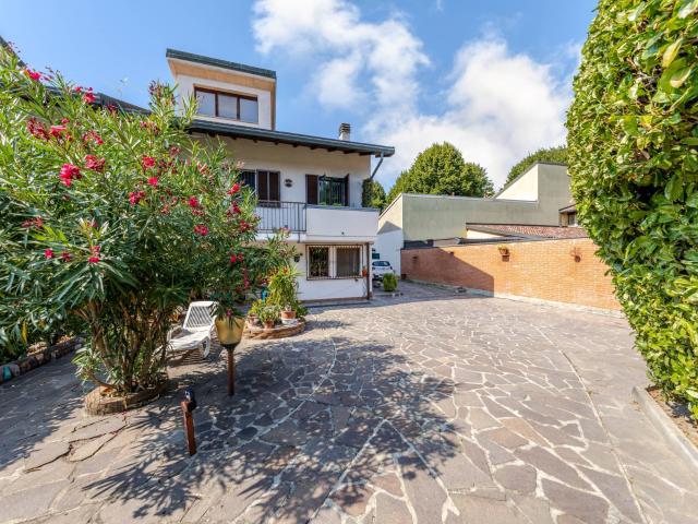 Villa in vendita a Locate di Triulzi